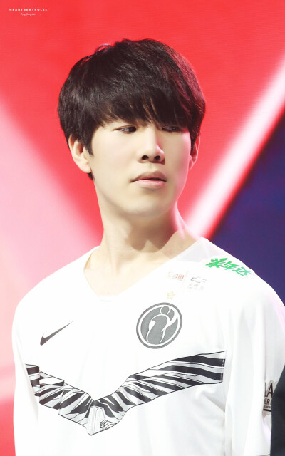 EDward Gaming 被击倒了！ ThunderTalk Gaming 的四连击飞行阵容激活了