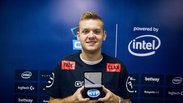 英雄联盟S12淘汰赛，JDG零封RGE成功晋级四强！