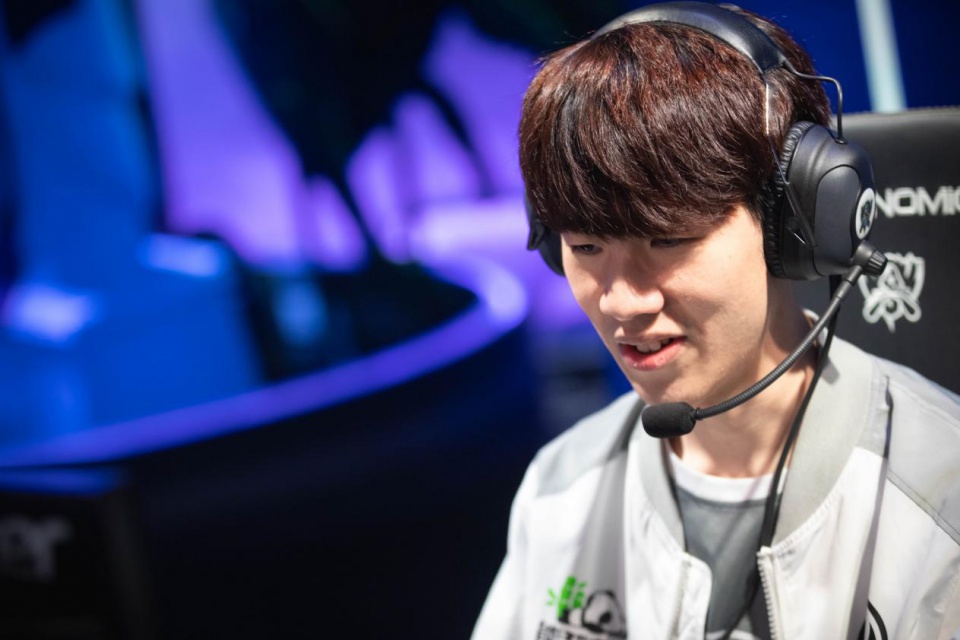 好久不见！Karsa分享与Uzi合照：偶遇Uzi